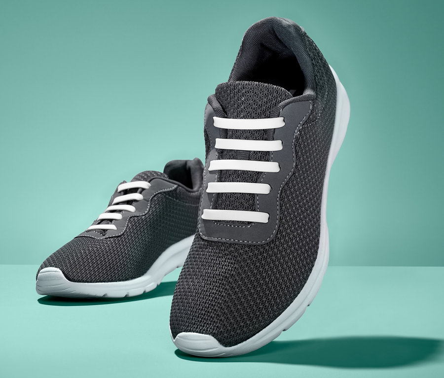 Dwa szare buty ze sznurowadłami silikonowymi Elastyczne sznurowadła silikonowe, 20 sztuk.