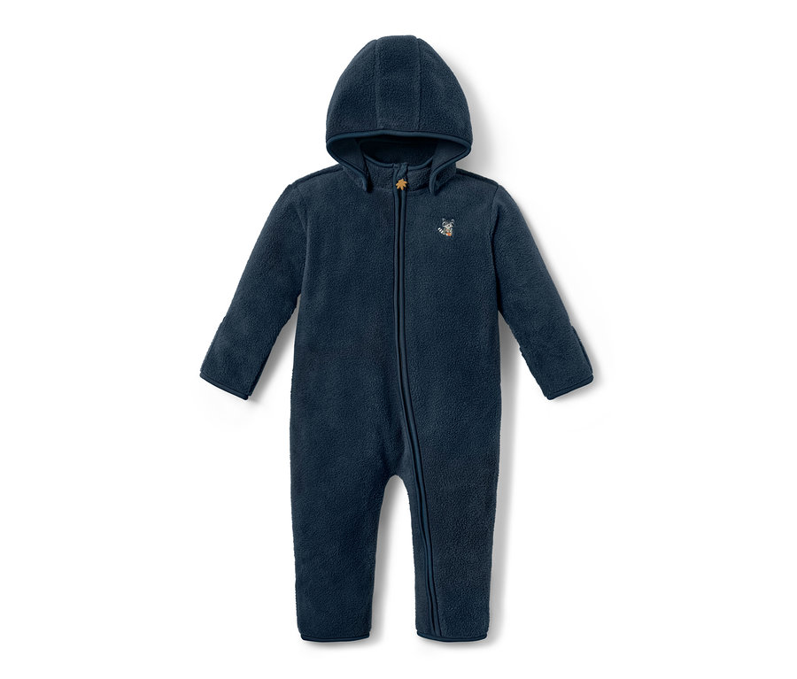 Granatowy kombinezon polarowy z zamkiem błyskawicznym i kapturem.