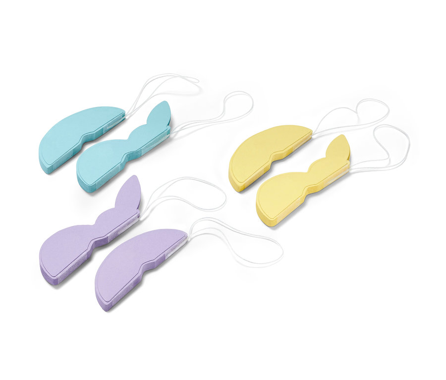 Sześć papierowych zawieszek wielkanocnych w kolorze niebieskim, żółtym i fioletowym.