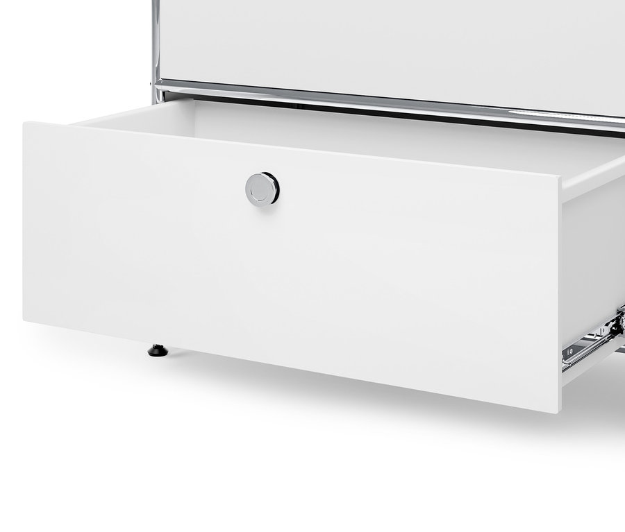 Szczegół otwartej szuflady białej metalowej komody »CN3«.