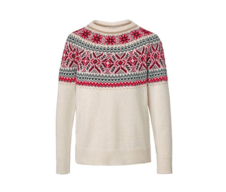 Zbliżenie na sweter z norweskim wzorem.