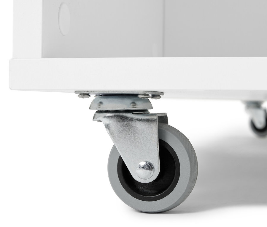 Szczegół kółka wieszaka na kółkach z szafą i lustrem.