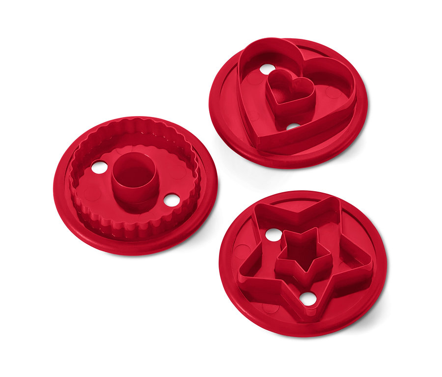 Czerwone foremki do wycinania ciasteczek, 3 sztuki: koło, serce i gwiazda.