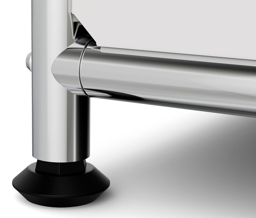 Szczegół metalowego regału „CN3” z czarną nóżką.