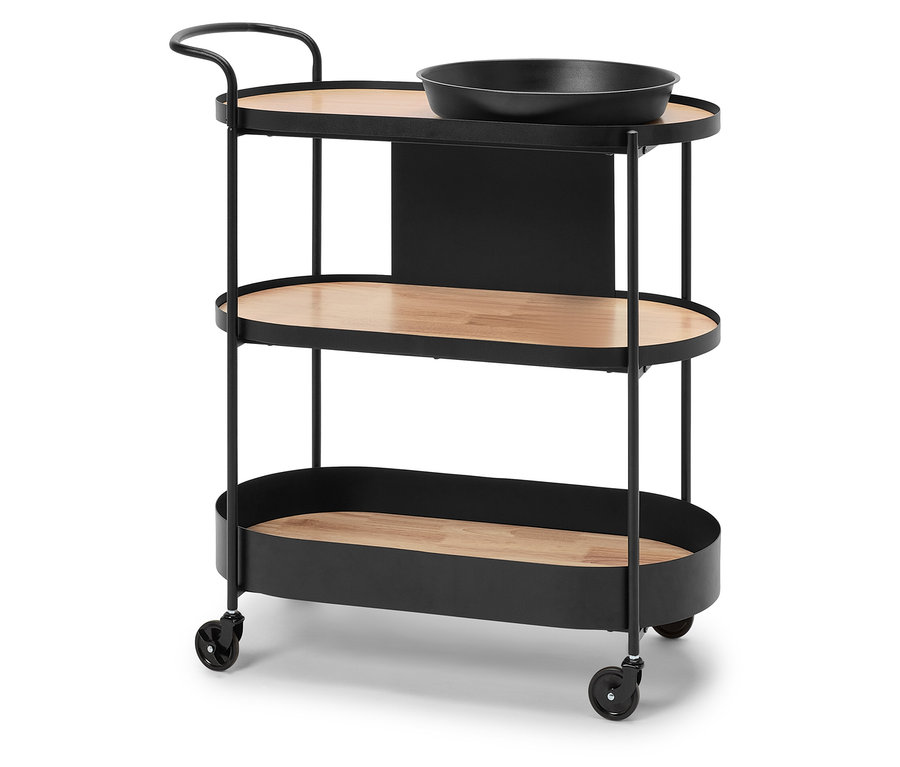 Czarny wózek do serwowania z trzema drewnianymi półkami i czarną miską na górnej półce.