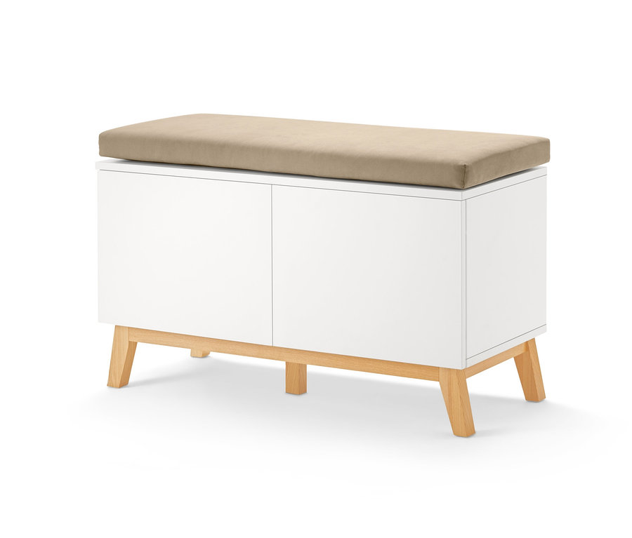 Biała ławka ze skrzynią i beżową poduszką na górze.