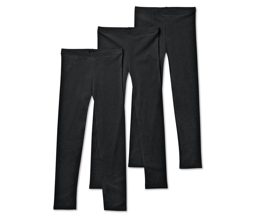 Trzy pary czarnych legginsów leżą obok siebie.