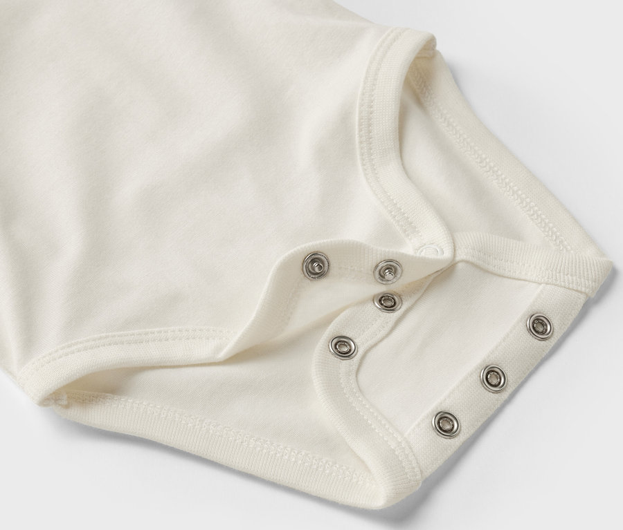 Zbliżenie na body niemowlęce rosnące z dzieckiem, 5 par, z zatrzaskami.