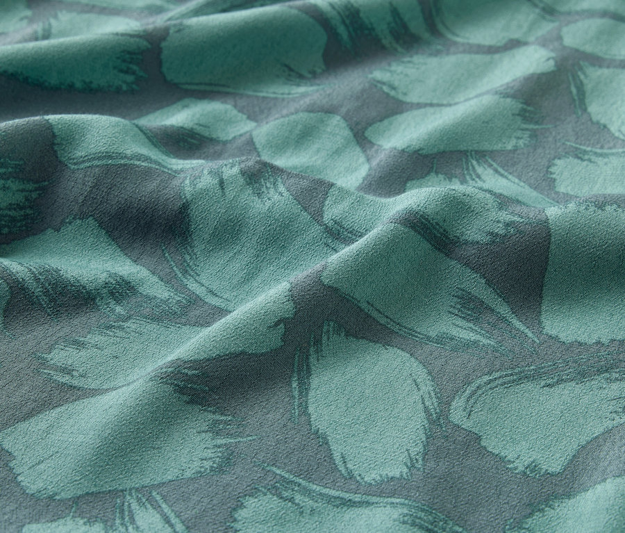 Zbliżenie na materiał bedrucktes Hemdblusenkleid.