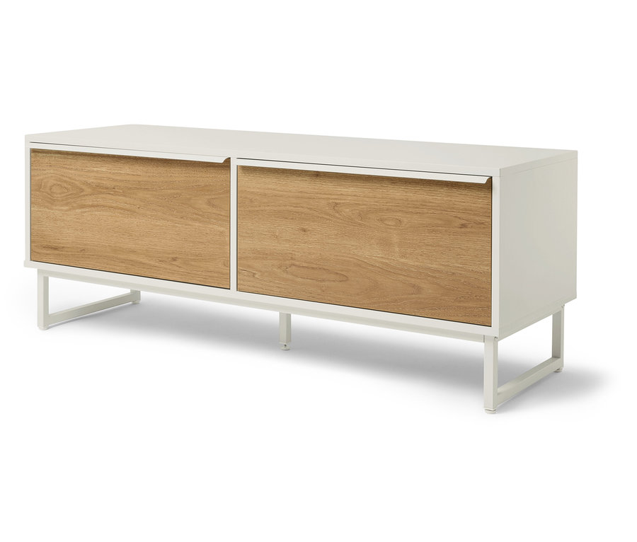 Biała szafka pod telewizor z dwiema drewnianymi szufladami.