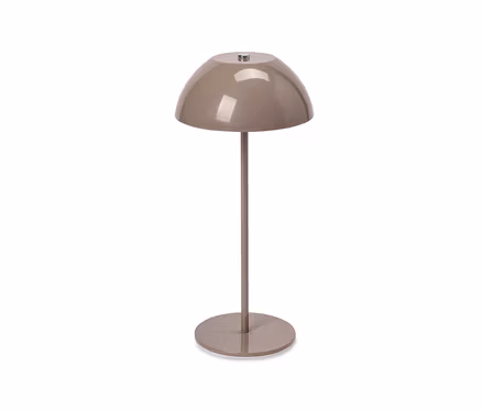 Beżowa akumulatorowa lampa stołowa LED z kopułowym kloszem, smukłą nóżką i okrągłą podstawą.