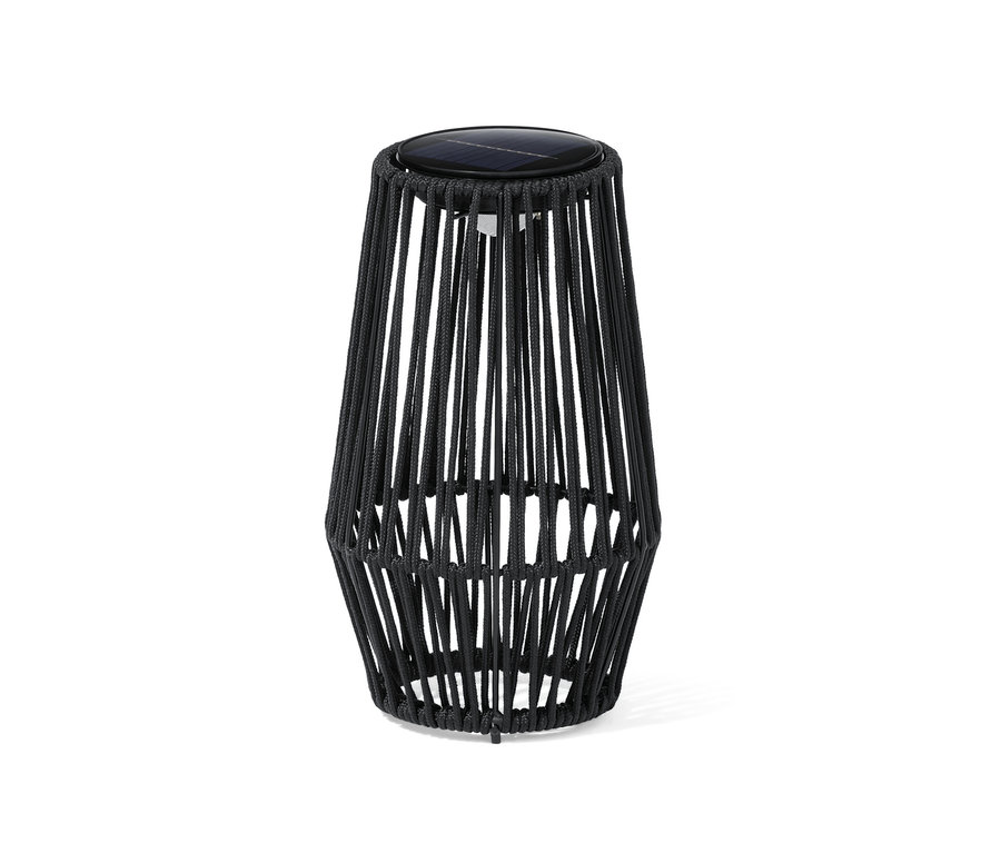 Czarna lampa solarna z panelem słonecznym na górze.