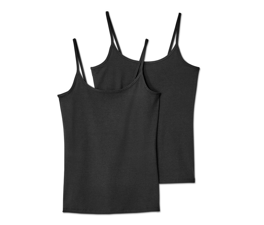 Dwie czarne koszulki na cienkich ramiączkach, 2 sztuki, leżą na sobie.