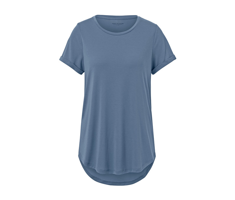 Szaroniebieska długa koszulka z krótkim rękawem.