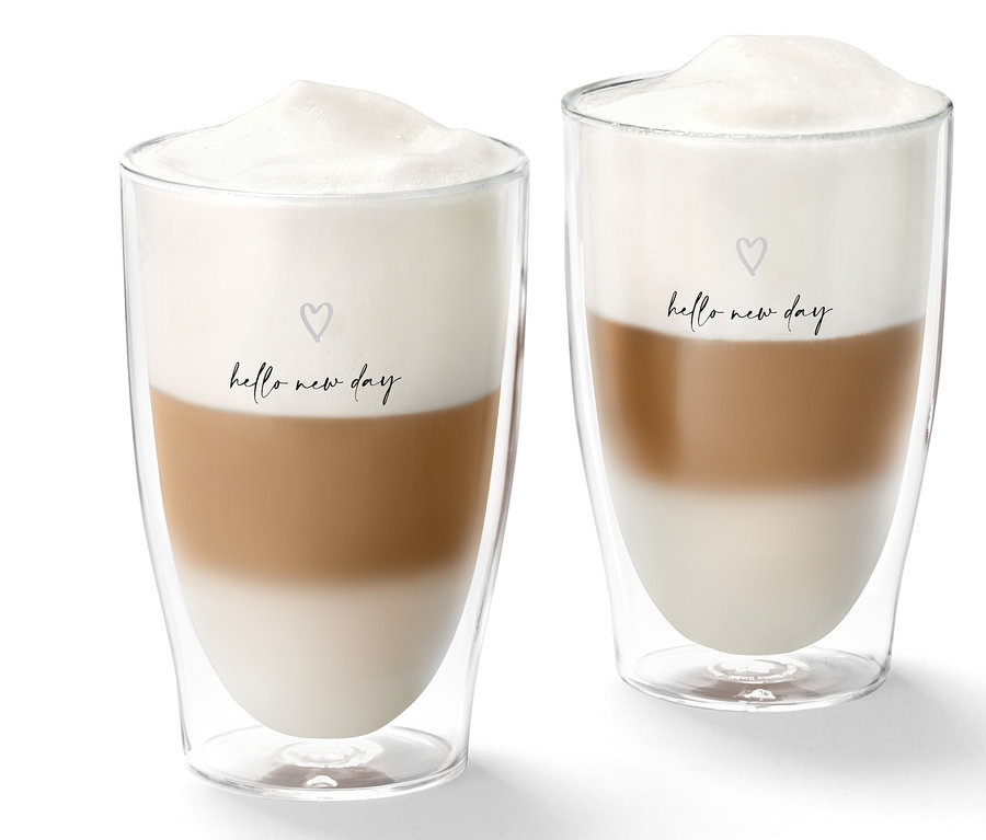 Dwie szklanki do latte macchiato z nadrukiem serduszka.
