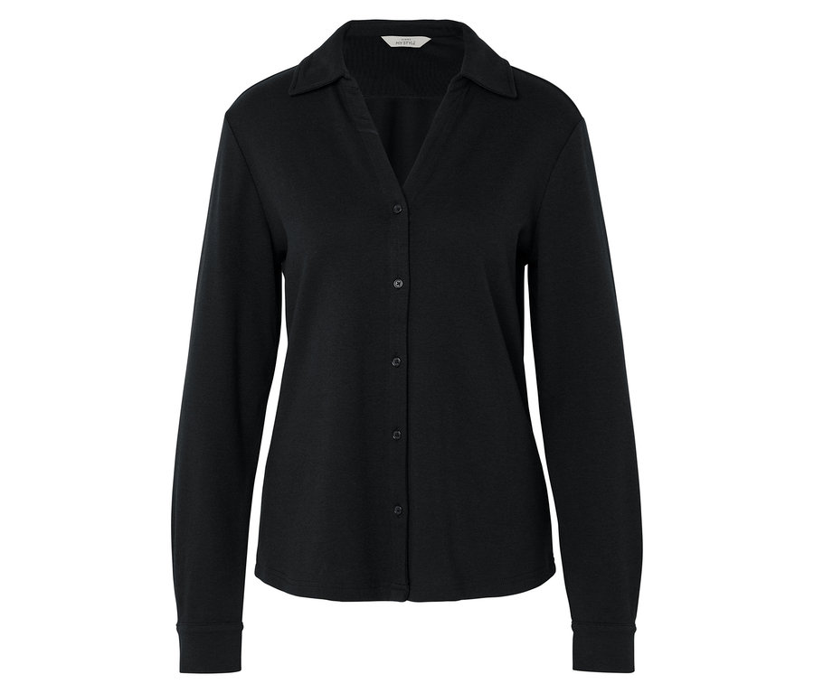 Czarna koszula z długim rękawem zapinana na guziki.