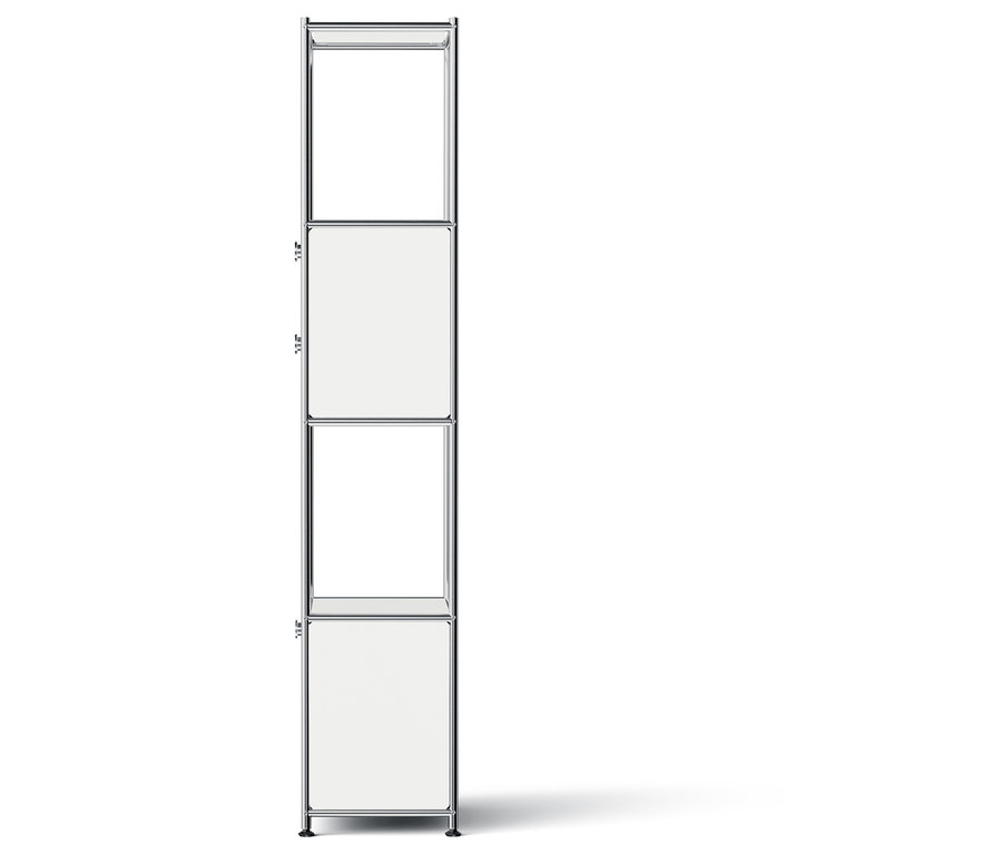 Srebrny regał z czterema poziomami, z których dwa to szafki z białymi drzwiami.