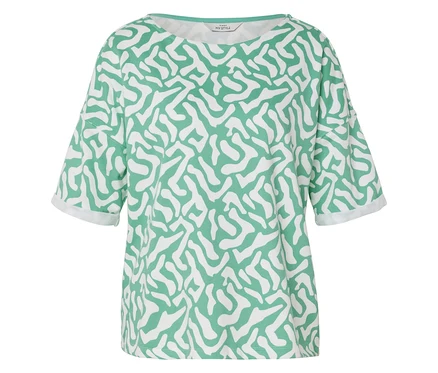 Zielone i białe T-shirt w abstrakcyjny wzór leży płasko.
