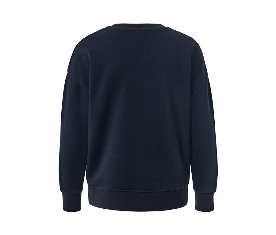 Granatowa bluza dresowa.
