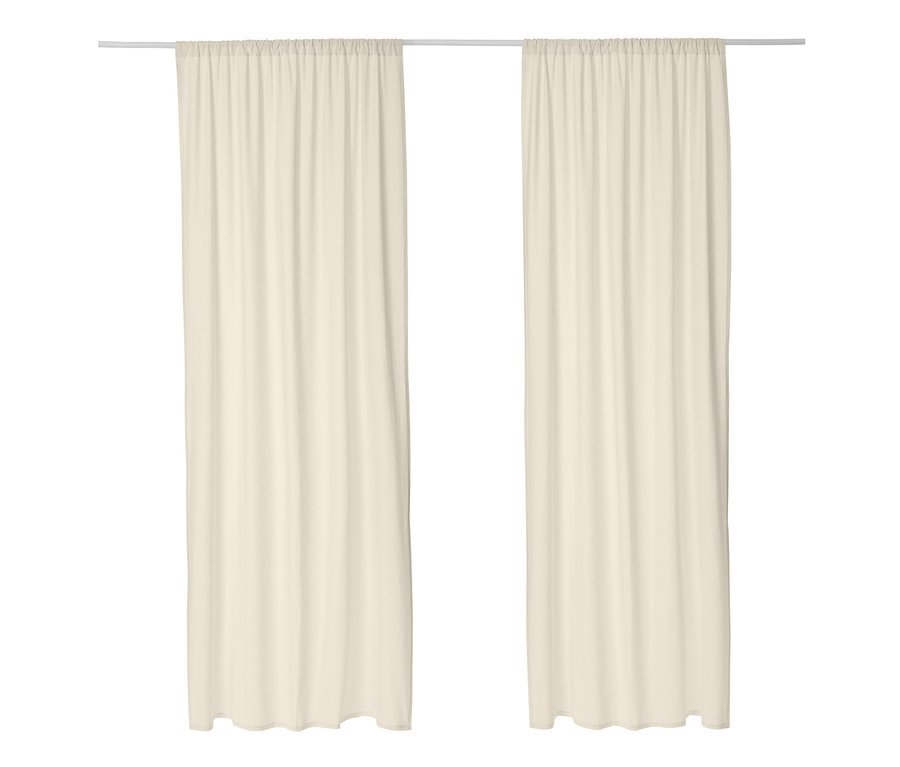 Dwie kremowe zasłony z lnu i bawełny wiszą na karniszu.
