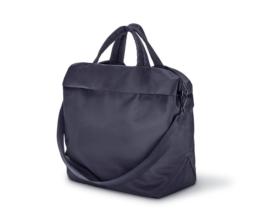 Granatowa torba sportowa z uchwytami i paskiem na ramię.