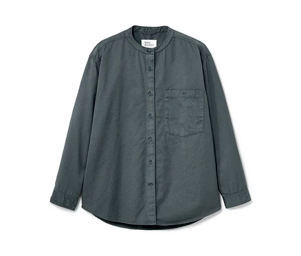 Szczegół stone blue NAH/STUDIO Hemdbluse z bawełny organicznej.