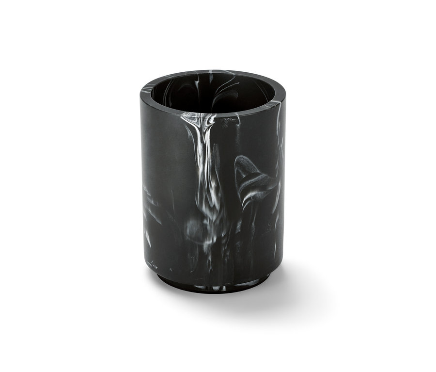 Czarno-biały organizer.