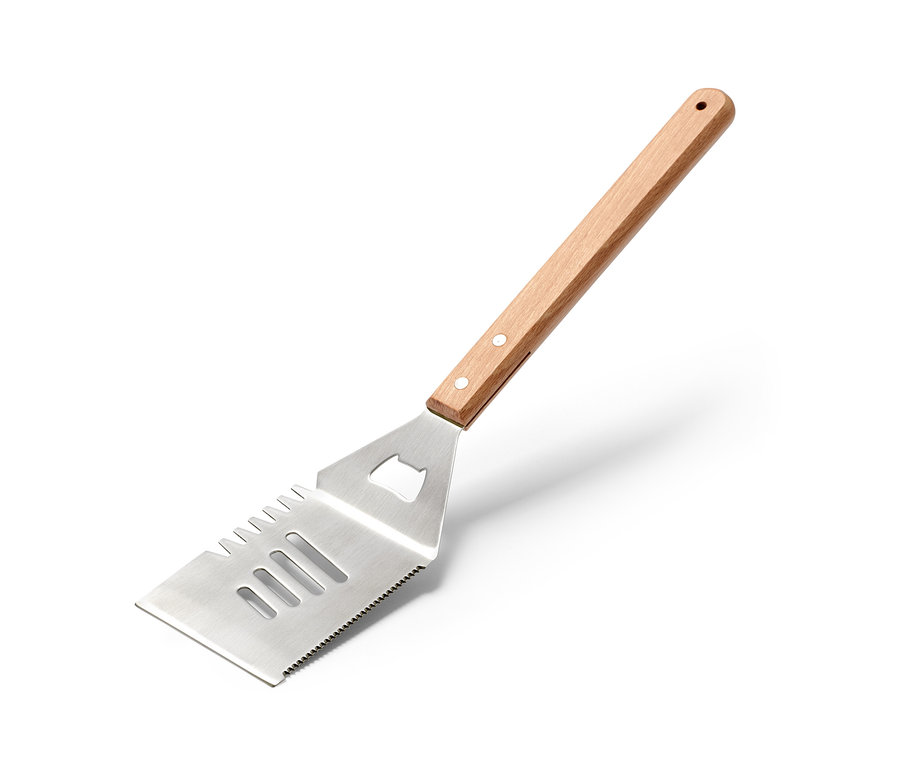Narzędzie wielofunkcyjne do grillowania z drewnianą rączką i głowicą ze stali nierdzewnej.