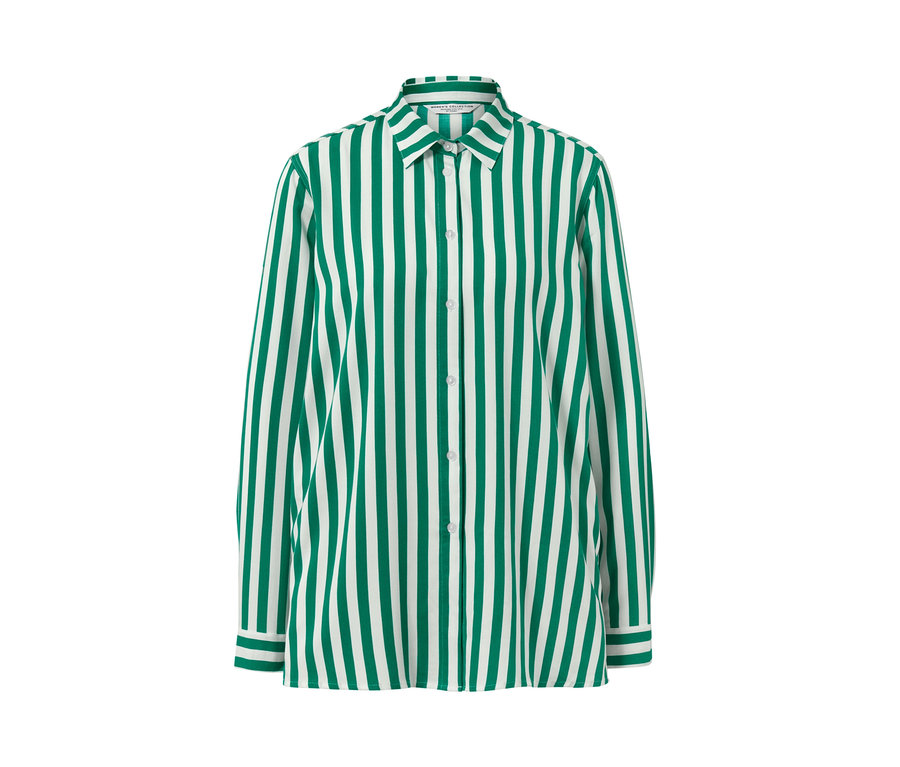 Zielona bluzka w paski.