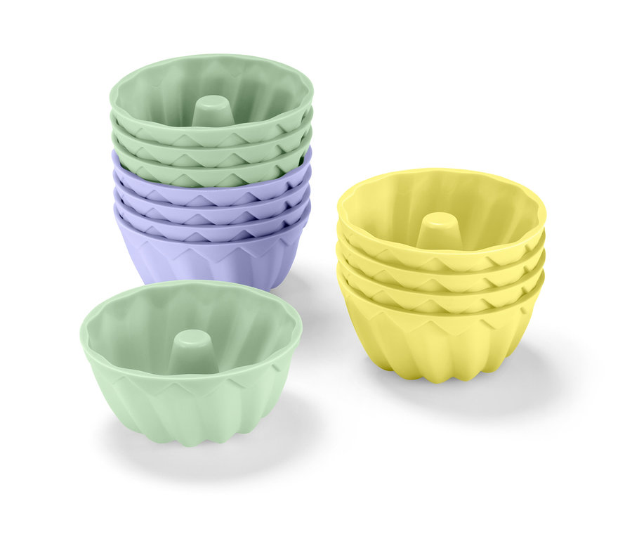 Stosy foremek do minibabeczek w kolorach jasnozielonym, fioletowym i żółtym.