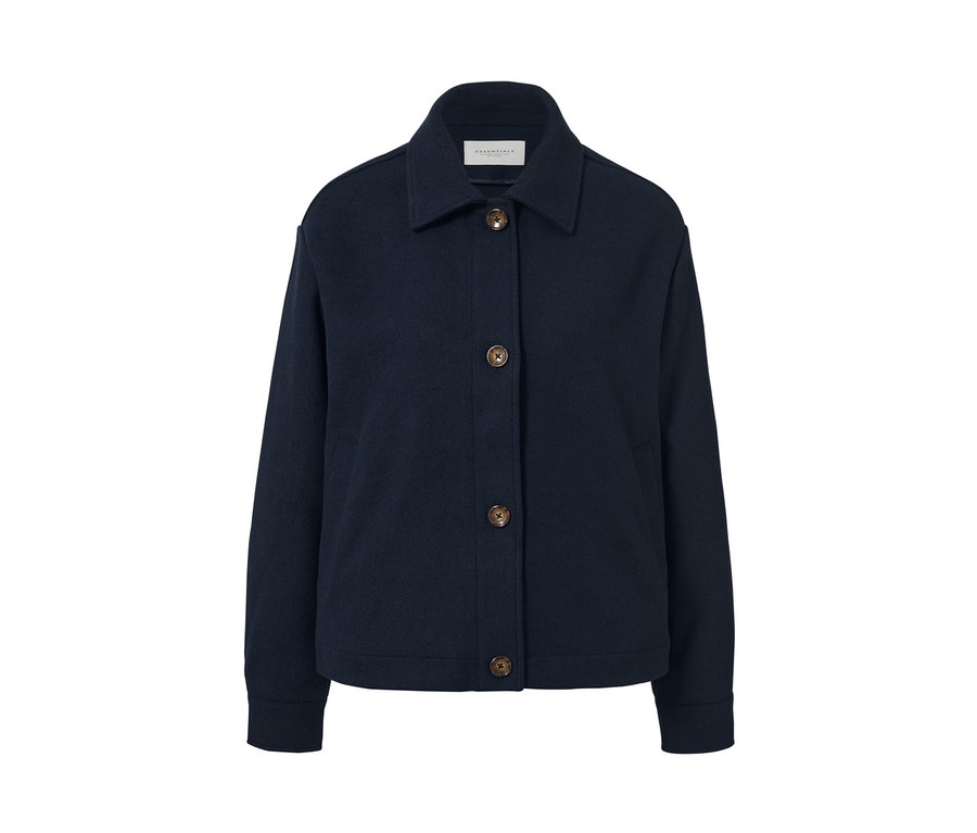 Krótka, granatowa kurtka przejściowa z brązowymi guzikami.