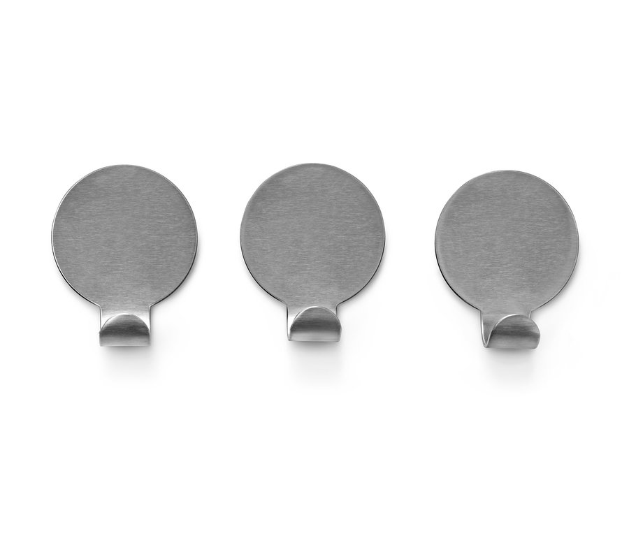 Trzy srebrne haczyki.