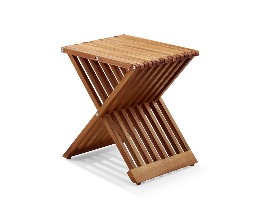 Składany hoker z drewna.