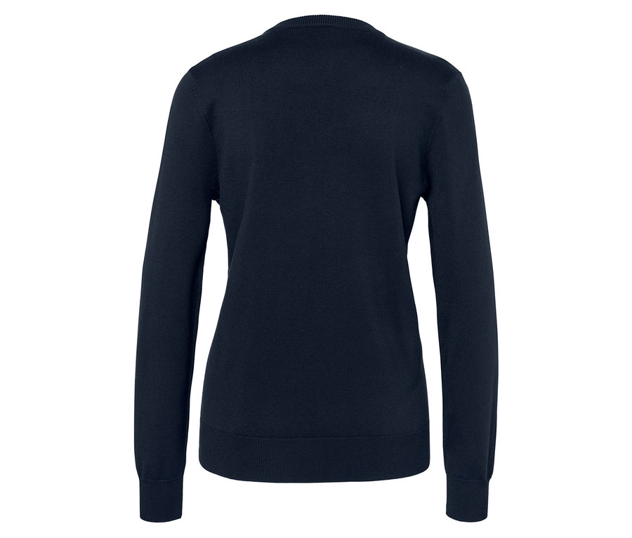 Granatowy sweter z długim rękawem.