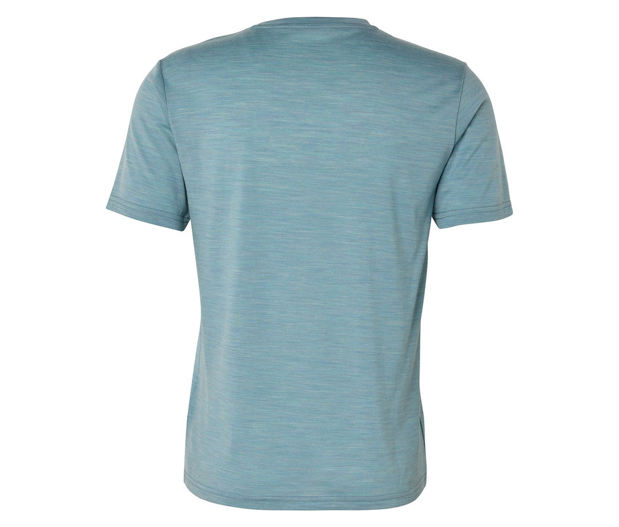 Widok z tyłu jasnoniebieskiej koszulki z krótkim rękawem.