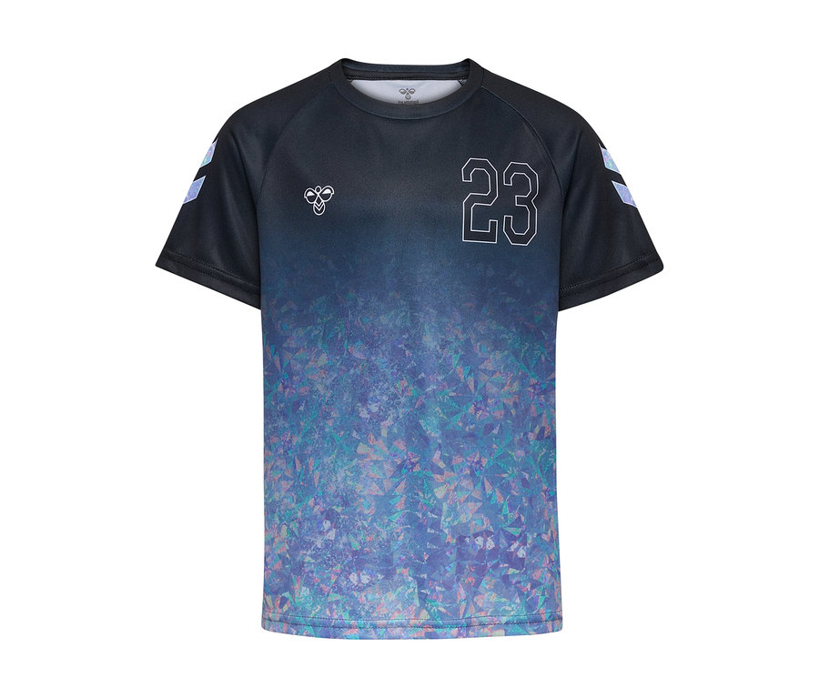 Czarna koszulka hummel® HMLJR Shimmer T-Shirt S/S z niebiesko-fioletowym geometrycznym wzorem na dole, białą cyfrą '23' na piersi i logo hummel.