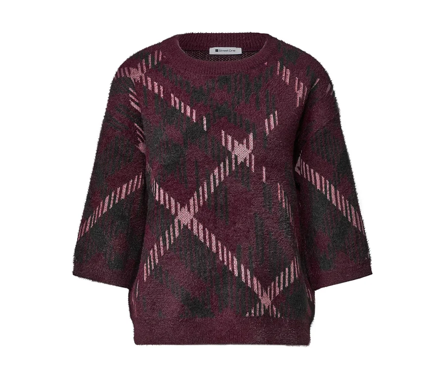 Sweter Street One w kolorze bordowym z czarno-różowym wzorem w kratę i rękawami trzy czwarte.