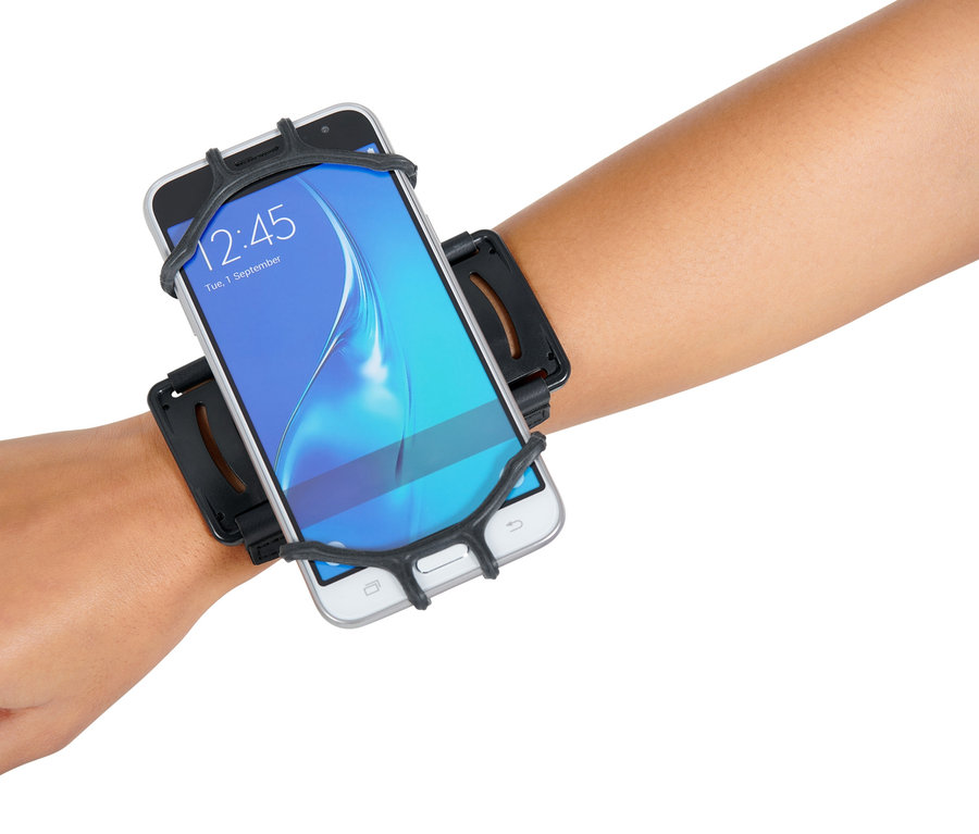 Ramię z sportową opaską na smartfon.