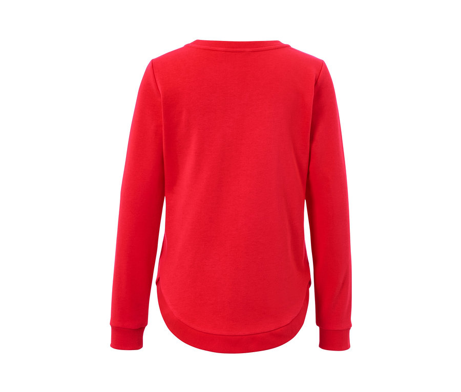 Czerwona bluza sportowa.