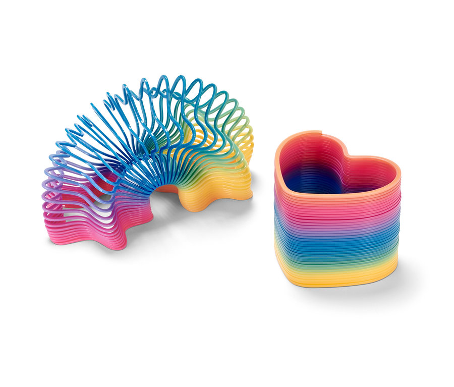 Dwie magiczne sprężyny na białym tle. Jedna jest zwinięta w łuk, druga w kształt serca.