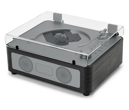 Głośnik CD/Bluetooth® z przezroczystą pokrywą stoi na białej powierzchni.
