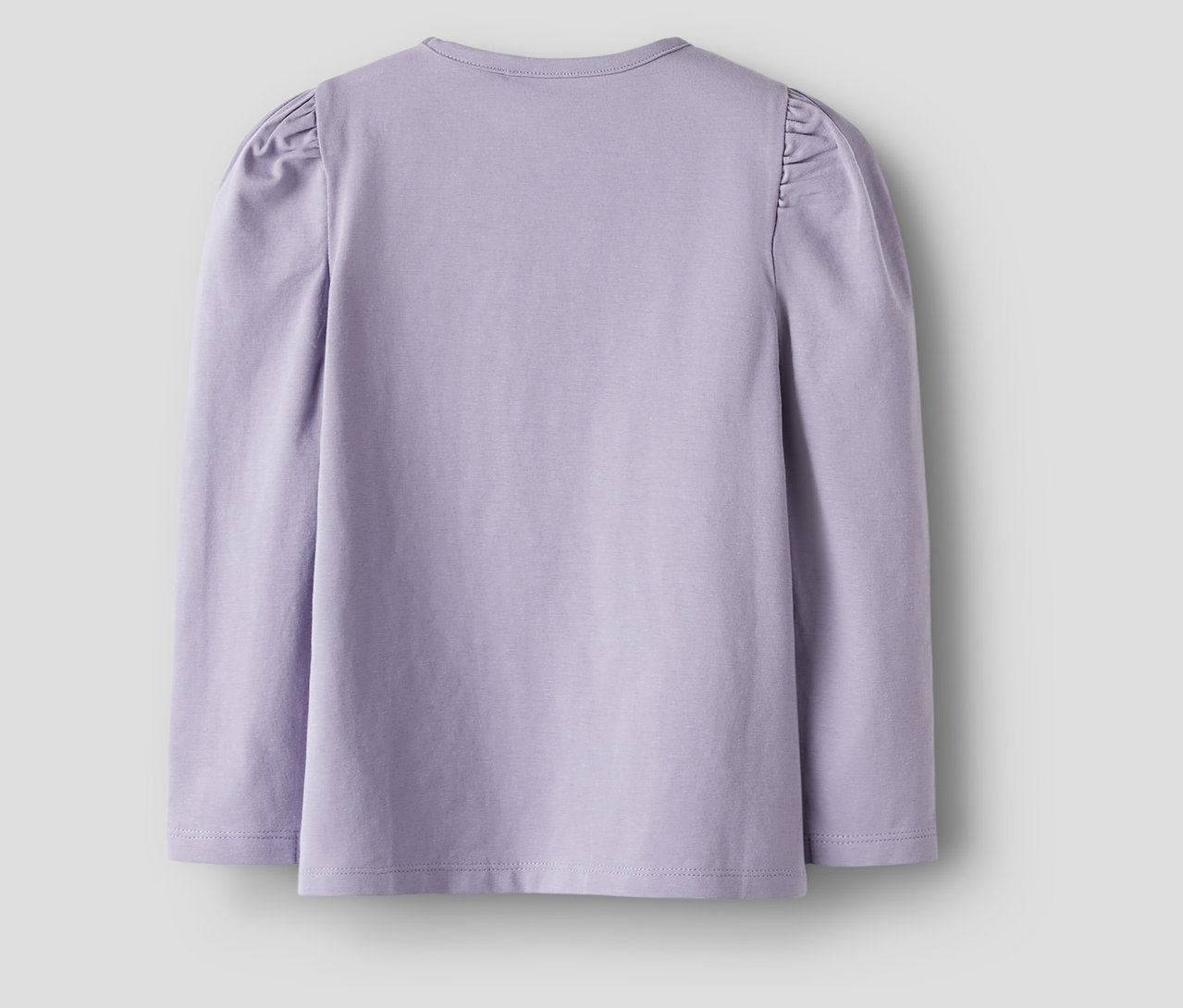 Zdjęcie z bliska liliowej koszulki z długim rękawem NAME IT »BLUEY«.