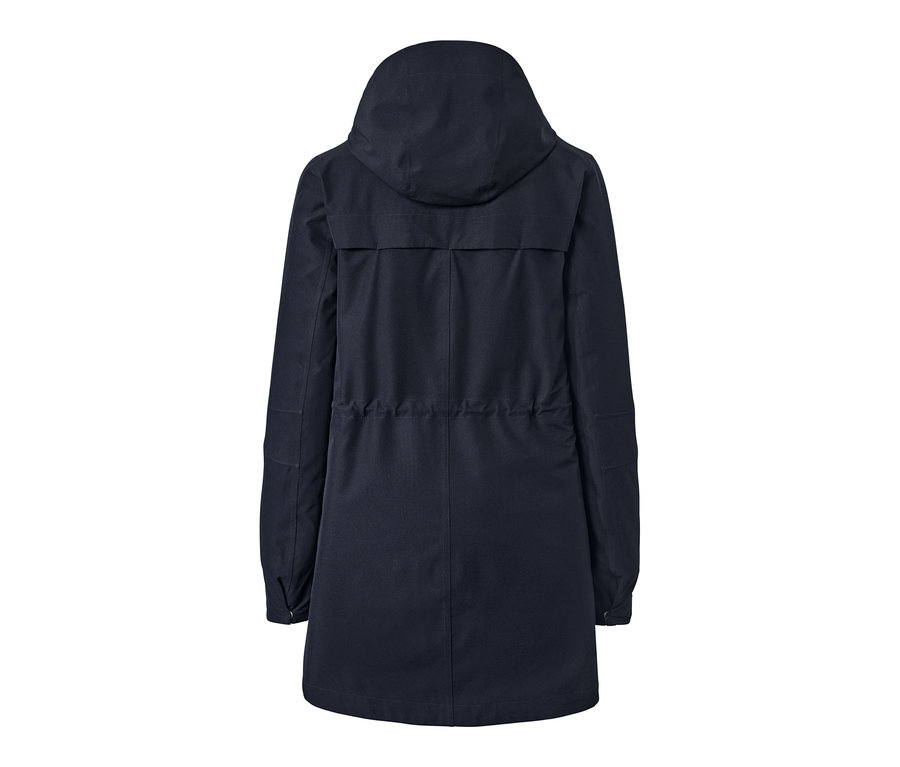 Widok z tyłu niebieskiego płaszcza trekkingowego 3 w 1.