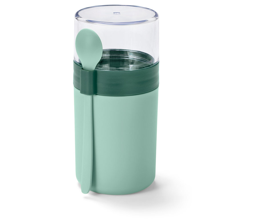 Zielony pojemnik na żywność z przezroczystą pokrywką i zieloną łyżką przymocowaną z boku.