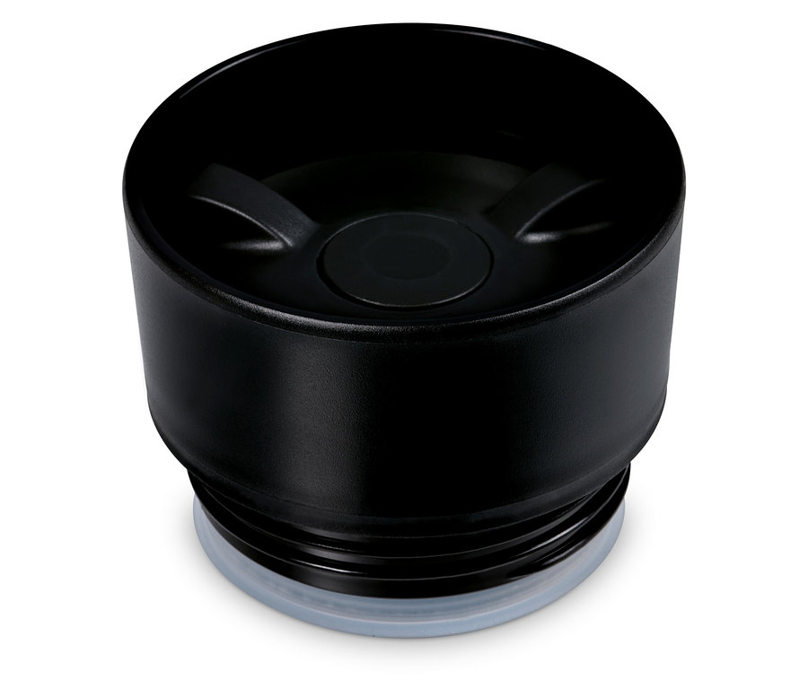 Szczegółowe ujęcie czarnej pokrywki kubka termicznego do kawy.