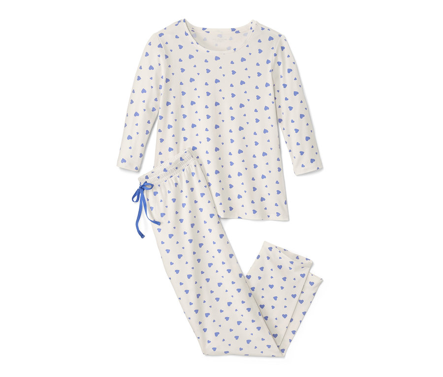 Piżama w serduszka.