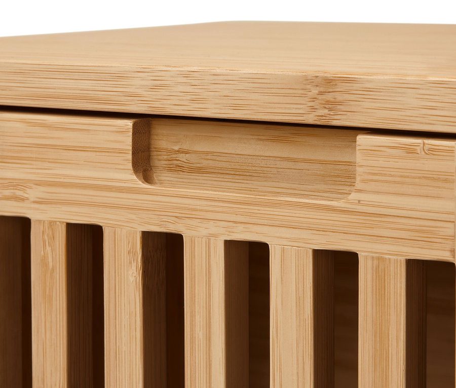 Szczegół boczny szafki typu sideboard.