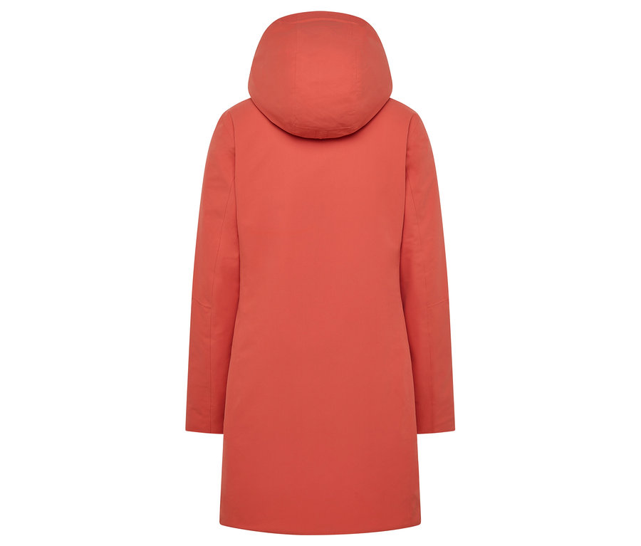 Widok z tyłu koralowego płaszcza z kapturem.