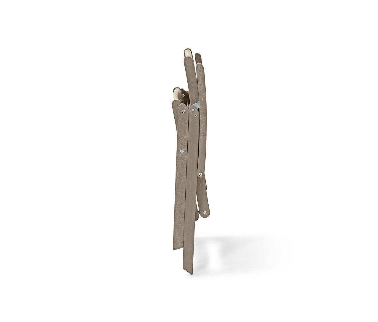 Złożone krzesło z regulowanym oparciem »Leira«.