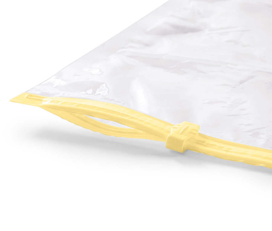 Zbliżenie na jeden z 2 worków próżniowych do przechowywania z żółtym zamkiem błyskawicznym.